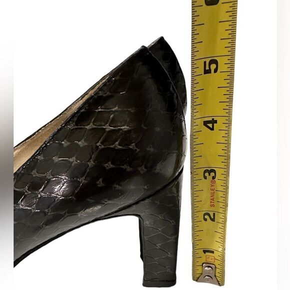 Stuart Weitzman Croc Embossed Black Heels/Pumps size 8.5 AA - Picture 8 of 12